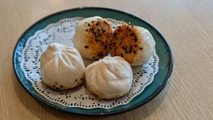 Pan Fried Veg King Oyster Bun at Lotus Vegetarian 莲心 - Novena in Central Singapore