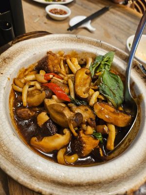 San Bei Mushroom 😍 ~ 4/9/23 at Lotus Vegetarian 莲心 - Novena in Central Singapore