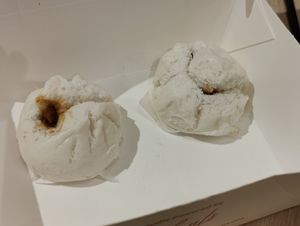 Veggie BBQ Soya-meat Buns (3pcs) 
素豪皇叉燒包
Took 1 piece before i shot this photo at Lotus Vegetarian 莲心 - Novena in Central Singapore