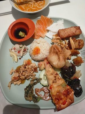 The ubiquitous chicken rice at Lotus Vegetarian 莲心 - Novena in Central Singapore