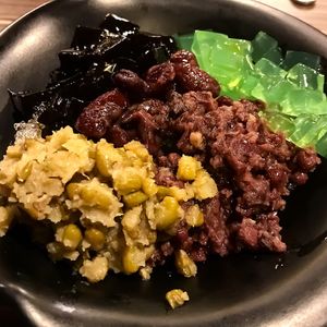 DIY ice kachang at Lotus Vegetarian 莲心 - Novena in Central Singapore