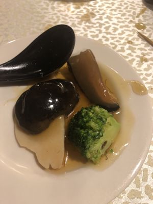 10pax set b: braised mushrooms w/ veg sea cucumber & abalone at Lotus Vegetarian 莲心 - Novena in Central Singapore