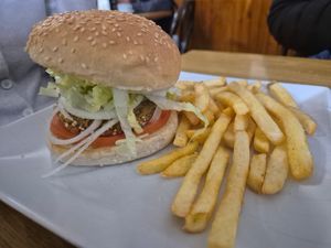 Hamburguesa de quinoa at Bar Manolo in Patones