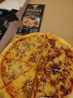 Half Salami / half Calabria (both vegan) at Bella Ciao in Dortmund