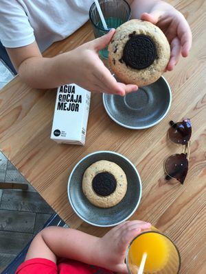 Galletas y zumo natural de naranja  at We The North in Tenerife