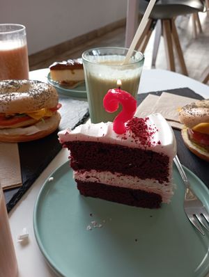Red velvet vegana y Bagels veganos at We The North in Tenerife