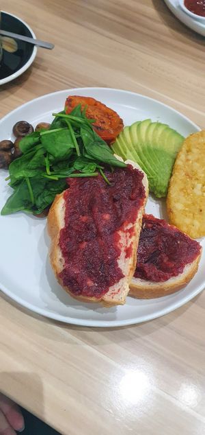 Big vegan brekkie at Salty Groms in Lakes Entrance