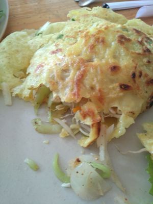 Banh xeo filling at Hoang Nhi - P1 in Da Lat