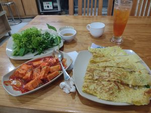 Tofu with tomato sauce (was Luke warm) banh xeo was good. The sauces smell is I really disliked at Hoang Nhi - P1 in Da Lat