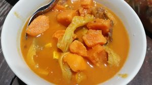 Orange curry at Jerng Dtear - เจิ้งเต๋อ in Koh Samui