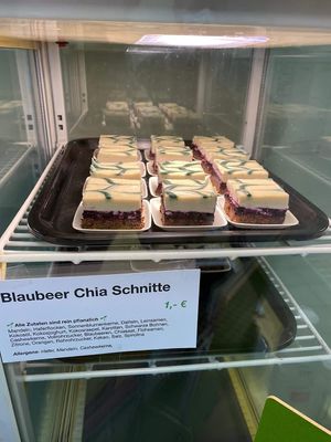 BlaubeerchiaschnitteN at Louie's Grünepflaume in Hamburg