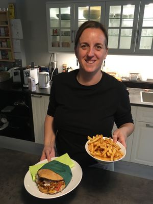 Jeden Freitag bei uns: Zsolas Swiss Kebap mit feinen Pommes – alles hausgemacht und vegan. at Veganes Bistro in Schindellegi
