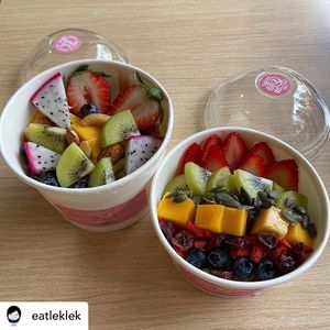 D I Y Acai Bowls at Cherry on Top Acai Bowls in Bangkok