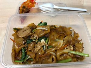 Char kway Teow with lots of wok hei at Zi Zai Vegetarian 自在齋 - Bishan in Central Singapore