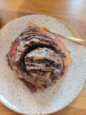 cinnamon roll to die for at Eter Vegan Bakery in Warsaw