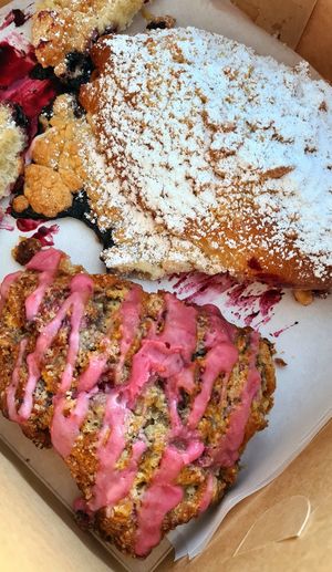 Wonderful sugar shock filled with blueberries 🫐🌱😊👍 at Eter Vegan Bakery in Warsaw