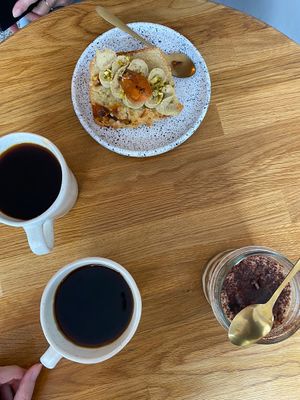 Babka z morelą i tiramisu  at Eter Vegan Bakery in Warsaw