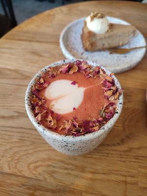 rose latte at Eter Vegan Bakery in Warsaw
