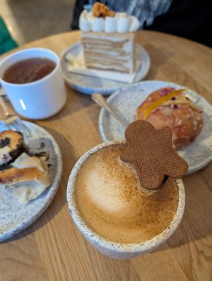 gingerbread latte at Eter Vegan Bakery in Warsaw
