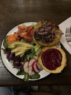 Hamburguesa de garbanzos deliciosa!  at Souffle in Montevideo