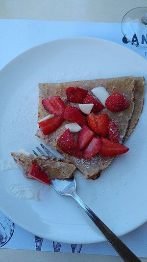 Crepe with strawberries and white chocolate at Can Perico in Santa Perpetua De Mogoda