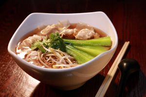 Wonton Noodle Soup
雲呑麵 at 4 Stones Vegetarian Cuisine in Richmond