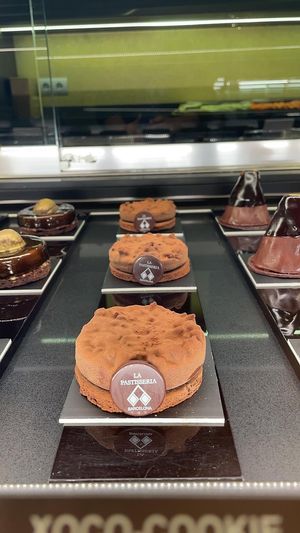 Individual cake xoco cookie  at La Pastisseria in Barcelona