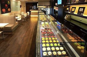 photo of the store on Aragó street number 228 at La Pastisseria in Barcelona