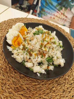 Bowl tuga (bacalhau a bras) at Cocos Veggie e Tal in Foz Do Arelho