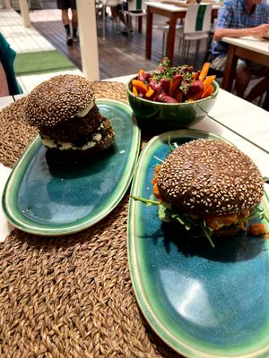 burger variety at Cocos Veggie e Tal in Foz Do Arelho