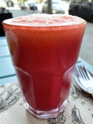 Zumo de remolacha, manzana, limón y jengibre  at Vegan Food Heaven in Barcelona