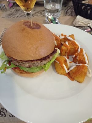 Burguer de lentejas at Vegan Food Heaven in Barcelona