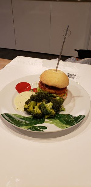 Vegan Chicken patties with broccoli  at The Vegetarian Butcher Ikebukuro in Tokyo