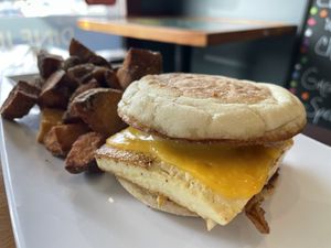 McReeky at Cheezy Vegan in Woodlyn