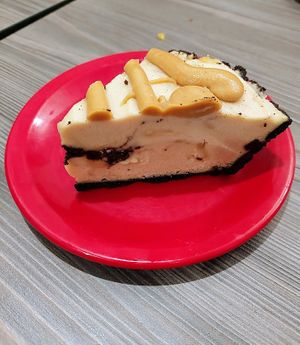 Coc/pb ice cream cake at Cheezy Vegan in Woodlyn