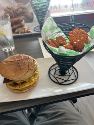 Early Burg  at Cheezy Vegan in Woodlyn