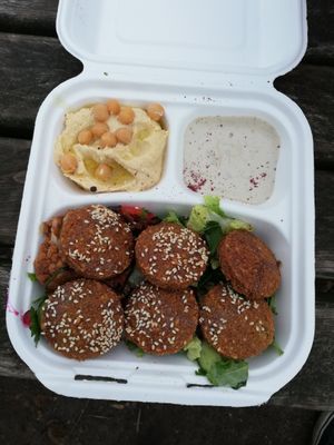 Falafelteller at Romman in Hamburg