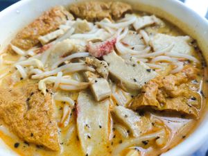 Old school laksa at Original Taste Foods 老味道 in Central Singapore