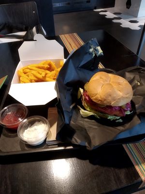 Matcho Vish und Red Fries at UNMEAT in Zurich