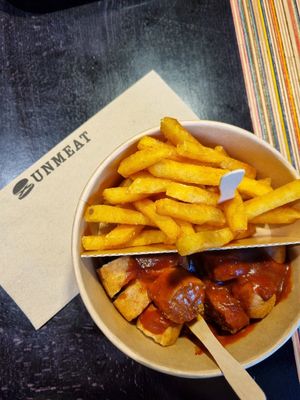 Currybanger ♡ at UNMEAT in Zurich