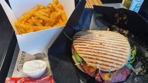 Fuckaccia and fries at UNMEAT in Zurich