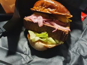 The Meat loaf burger was one of my favourites so far #Veganuary at UNMEAT in Zurich