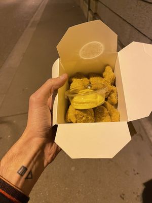 Vegan nuggets & curry sauce (9.50.-)  at UNMEAT in Zurich