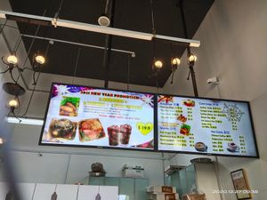 Menu screens at VeHeart Cafe 素吃货 in West Singapore