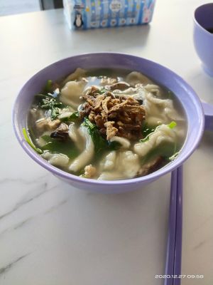 Mee Hun Kueh soup at VeHeart Cafe 素吃货 in West Singapore