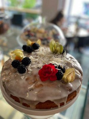 Vegan lemon cake at Moka Roasters in Frankfurt