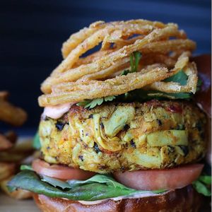 “Crab” Burger

Pretzel burger bun, heart of palm and artichoke crab pattie, toasted nori, spicy mayo, crispy onion strings, lettuce, tomato, cilantro, avocado at The Vegan Club in Cleveland