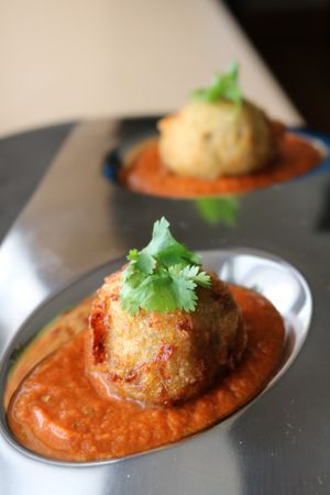 Relleno de Papa

Stuffed potato balls, seasoned lentils, sofrito, roasted red pepper coulis
NF/TNF at The Vegan Club in Cleveland