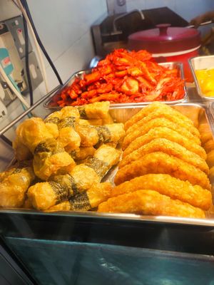 Fried items at Yi En Vegetarian 伊恩素食 in Central Singapore