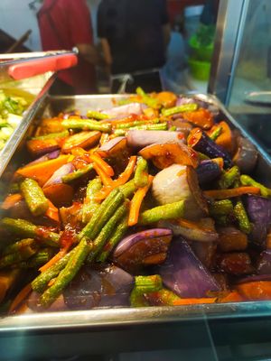 Dishes at Yi En Vegetarian 伊恩素食 in Central Singapore